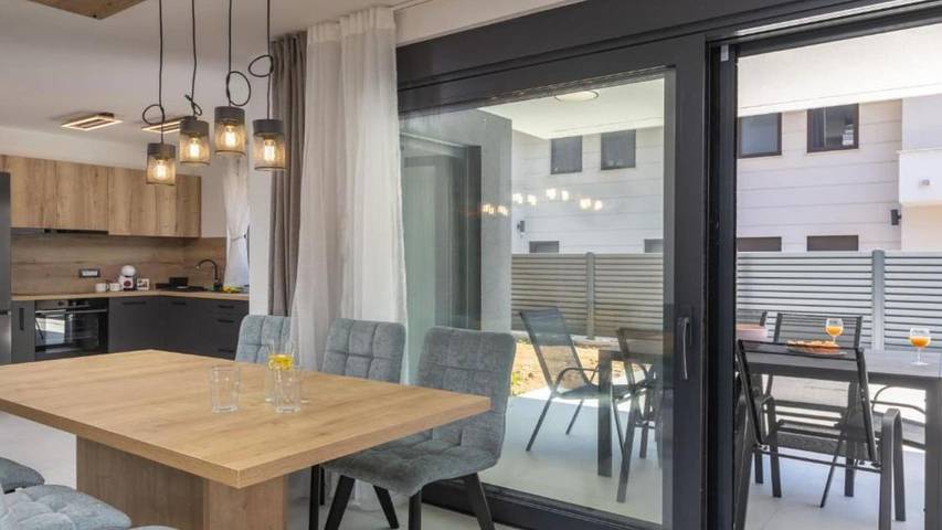 Ferienwohnung für 8 Personen, mit Pool und Terrasse, mit Haustier in Kvarner Bucht