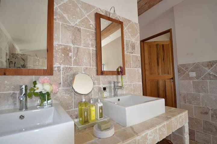 Location de vacances pour 6 personnes, avec jardin à Rognes - 4