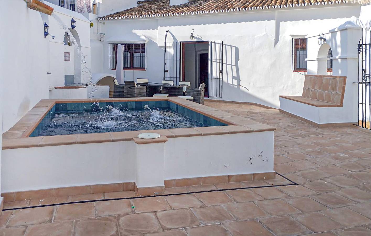 Acogedor apartamento con piscina y chimenea, a 400 metros del centro de la ciudad. in Castilblanco de los Arroyos, Provincia de Sevilla