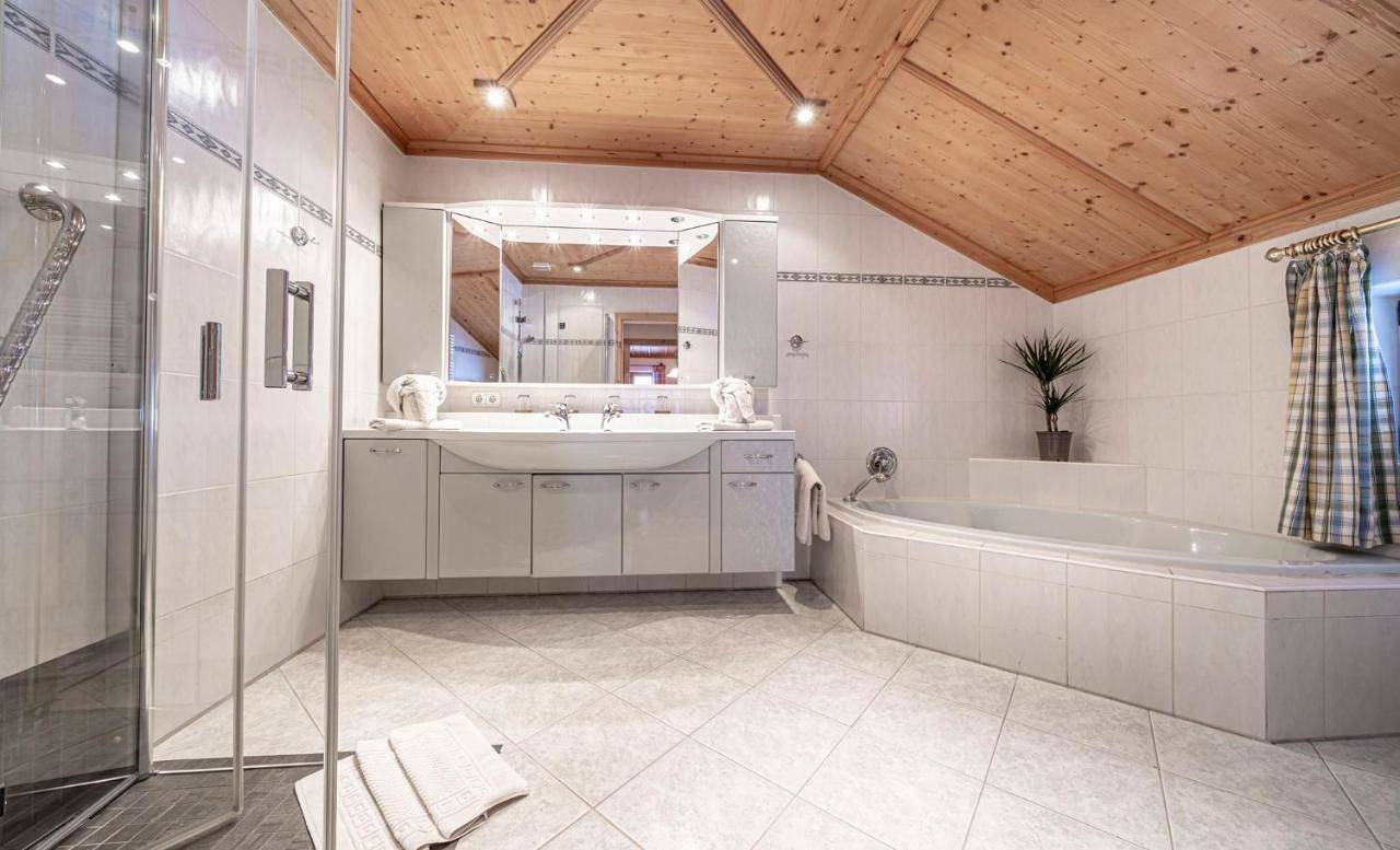 Ganze Wohnung, Two-Bedroom Apartment with Mountain View in Wegscheid (Lenggries), Lenggries