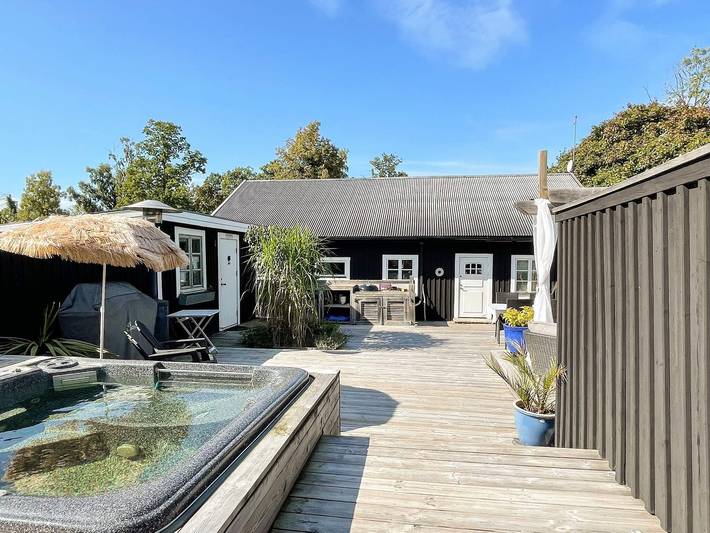 Ferienhaus für 10 Personen, mit Sauna und Whirlpool sowie Garten und Terrasse - 1