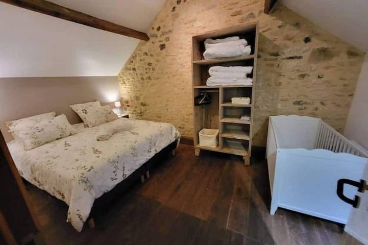 Location de vacances pour 7 personnes, avec jardin ainsi que terrasse et piscine, animaux acceptés à Sergeac - 2