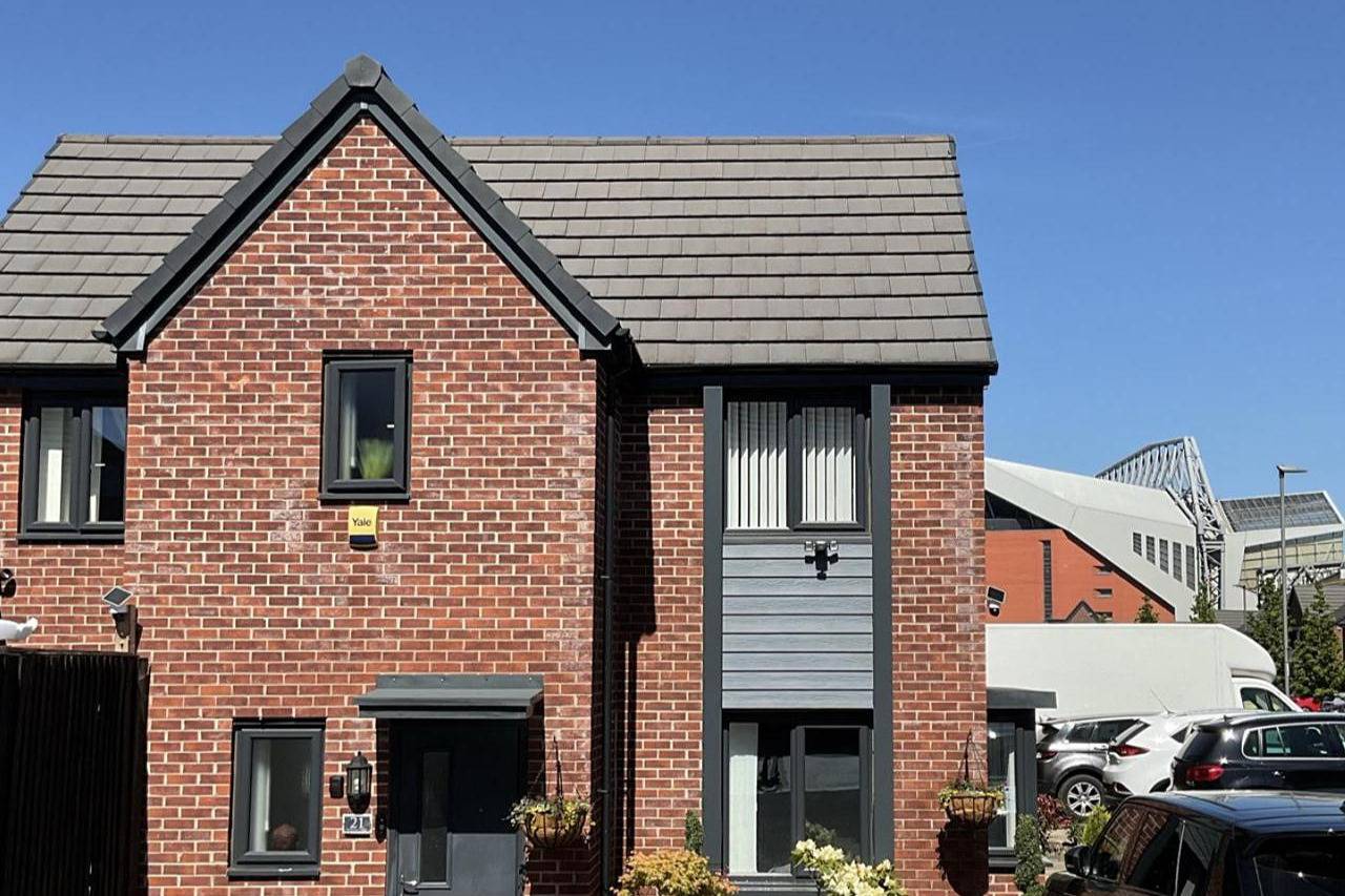 Dutchy’s Gest house sleeps 5 hot tub and steam room 2 car parking space in Liverpool, Merseyside