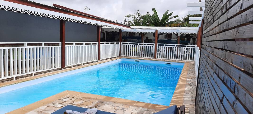 Appartement de vacances pour 6 personnes, avec piscine et balcon