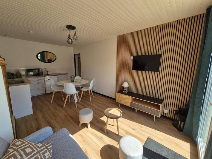 Gîte pour 4 personnes, avec jardin à Chanteloup