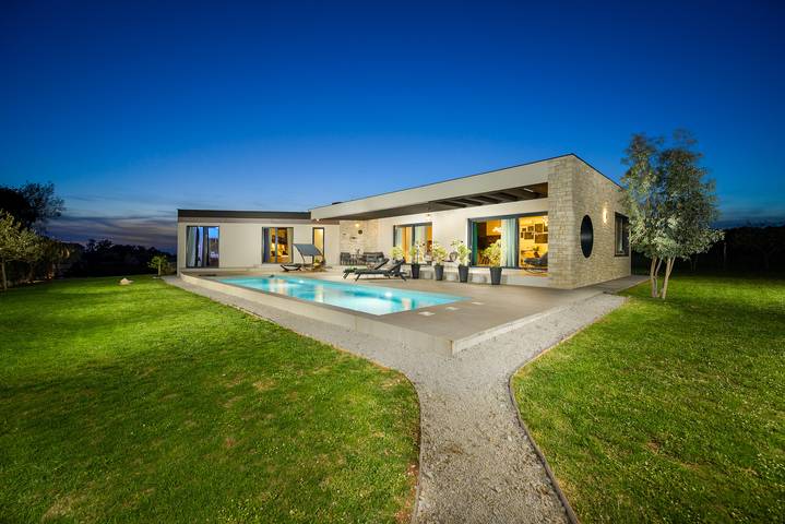 Ferienhaus für 6 Personen, mit Garten und Pool sowie Sauna und Terrasse
