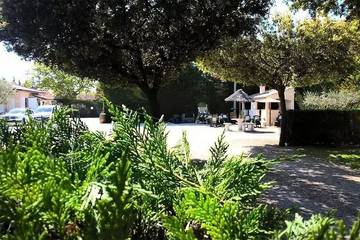 Camping für 6 Personen in Violès, Provence, Bild 3