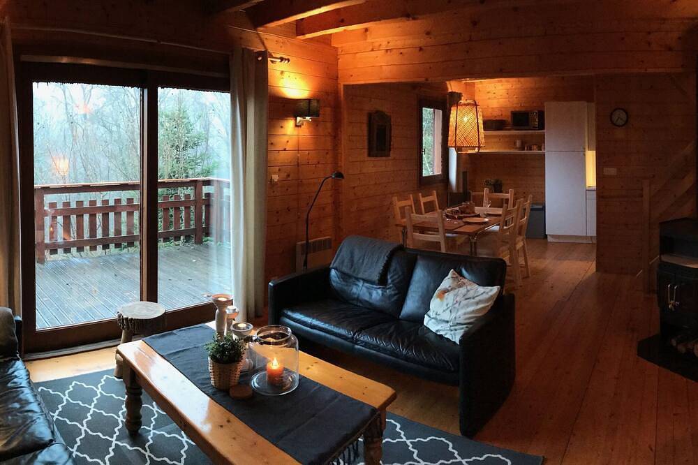 Lakeside Escape für 6 Gäste in Beaulieu, Regionaler Naturpark Volcans d'Auvergne