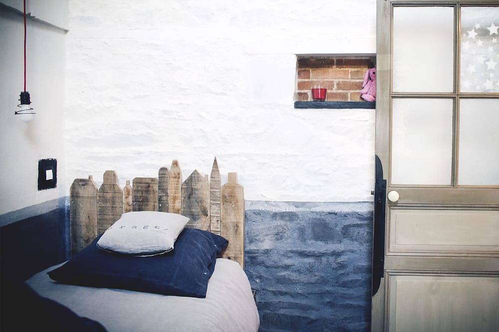 Chic Und Cosy Farm Cottage in Martigné-Ferchaud, Fougères-Vitré