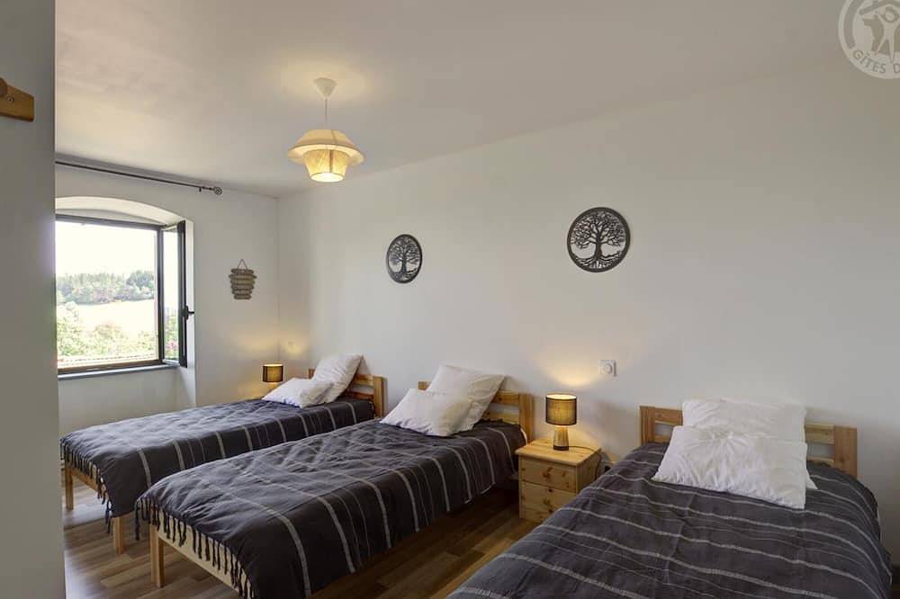 Encantadora casa con jardín y wifi en Chalmazel-Jeansagnière in Chalmazel, Montbrison
