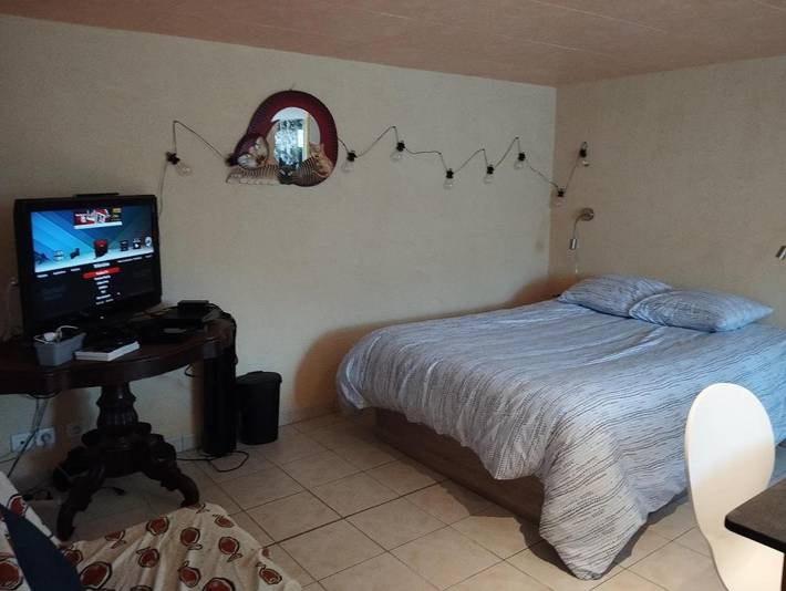 Gîte pour 3 personnes, avec jardin dans Saint-André-le-Puy