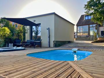 Gîte pour 2 personnes, avec piscine ainsi que vue et terrasse à Saint-Fargeau-Ponthierry