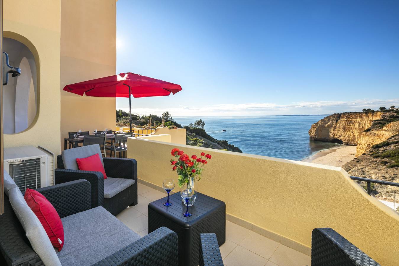 Entire apartment, Holiday apartment for 4 people with ocean view in Carvoeiro, Lagoa