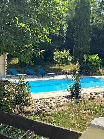 Gîte pour 10 personnes, avec piscine ainsi que vue et jardin à Gagnières