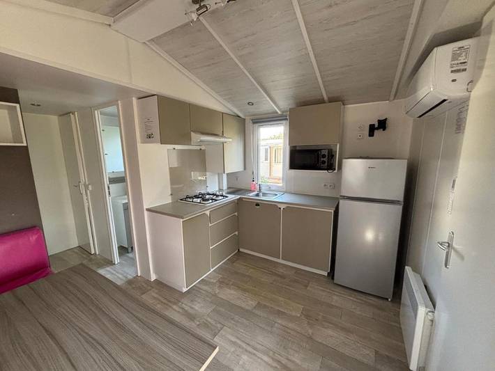 Camping pour 6 personnes, avec terrasse ainsi que jardin et piscine dans le Luberon - 2
