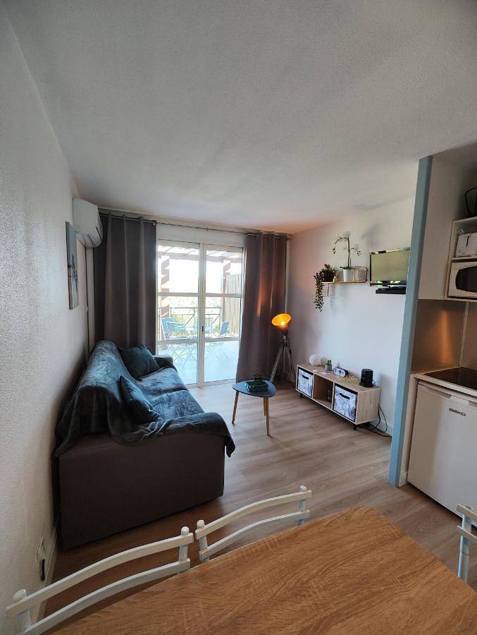 Gîte pour 4 personnes, avec vue ainsi que piscine et terrasse, animaux acceptés dans Gare Du Dramont - 2