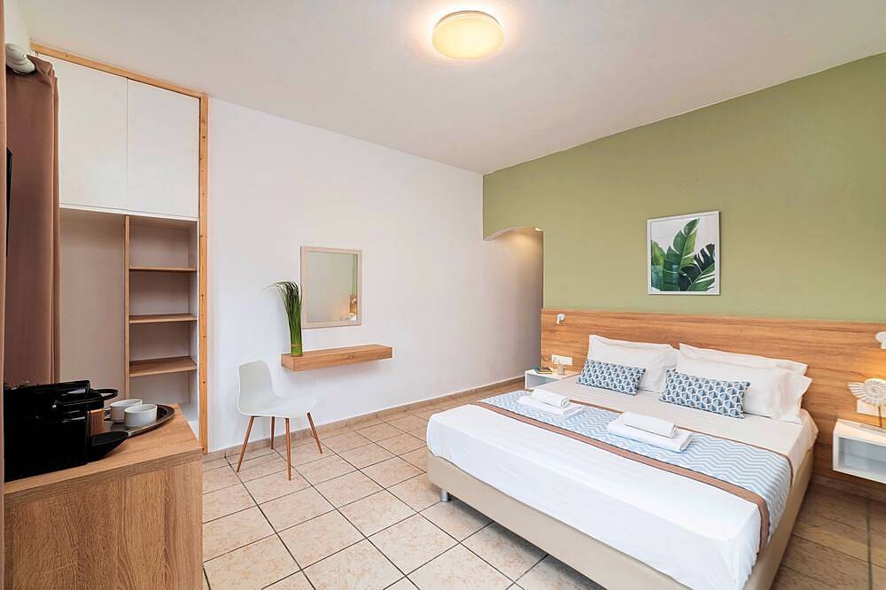 Ganze Wohnung, Welcome Apts laid just 1600m away from the longest sandy beach of northern Crete and the touristic Georgioupolis Town, offering great views to the Cretan Sea and the White Mountains.  Welcome Apts is ideal for couples, families, a group of families or a g in Georgioupoli, Chania und Umgebung