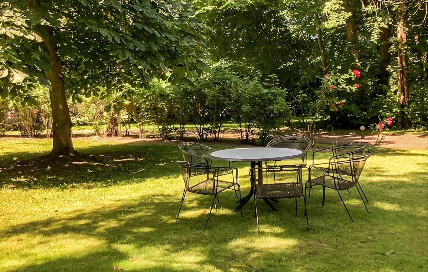 Ganze Ferienwohnung, Scenic Garden Apt: Parkplatz, Aussicht, TV, Doppelbett - Nähe Fluss & Stadtzentrum! in Sankt Annen, Halbinsel Eiderstedt