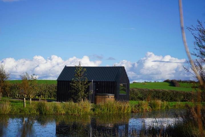 Camping for 2 people, with Hot tub and Terrace as well as Garden and View in