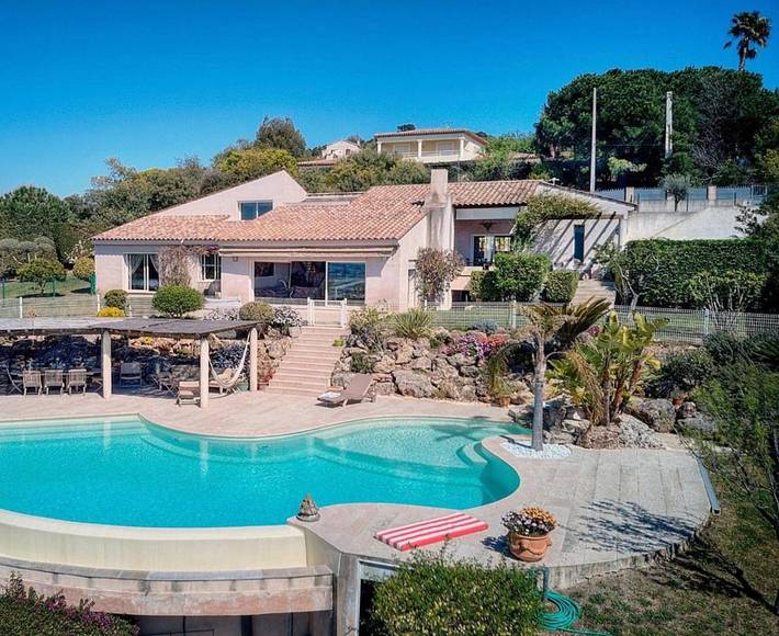 Villa für 6 Personen, mit Whirlpool und Terrasse sowie Garten und Pool in Cannes