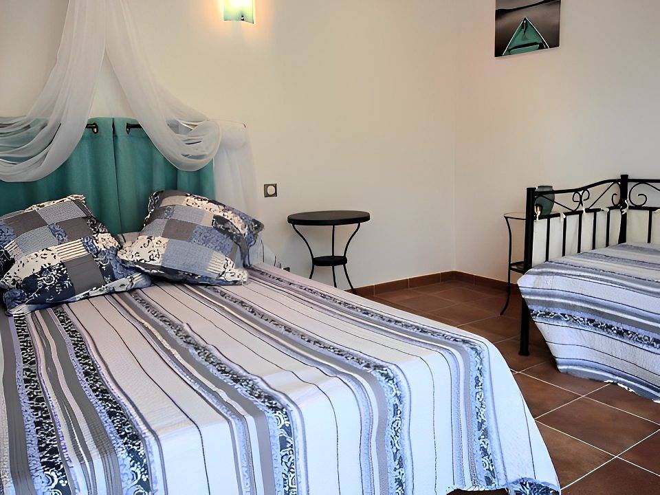 Maison d'hôtes L'Isatis - Chambre Cocagne in Saint-Sulpice-la-Pointe, Tarn