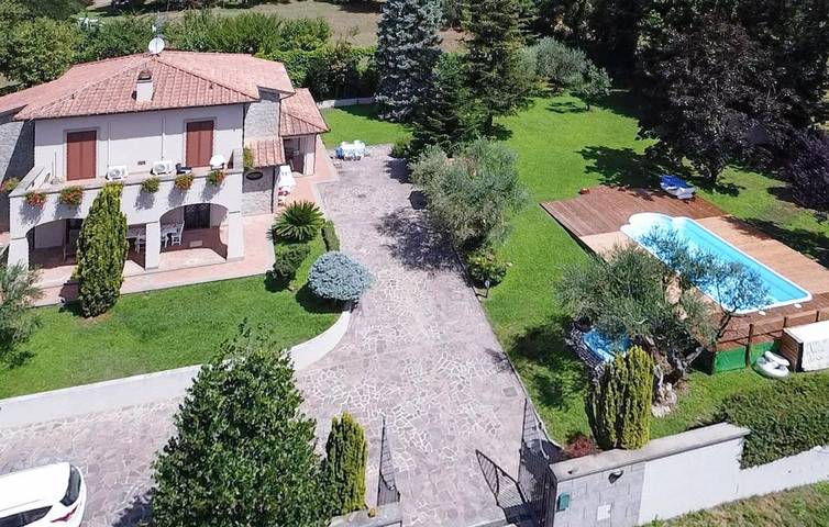 Casa vacanza per 13 persone, con terrazza e piscina nonché giardino - 1