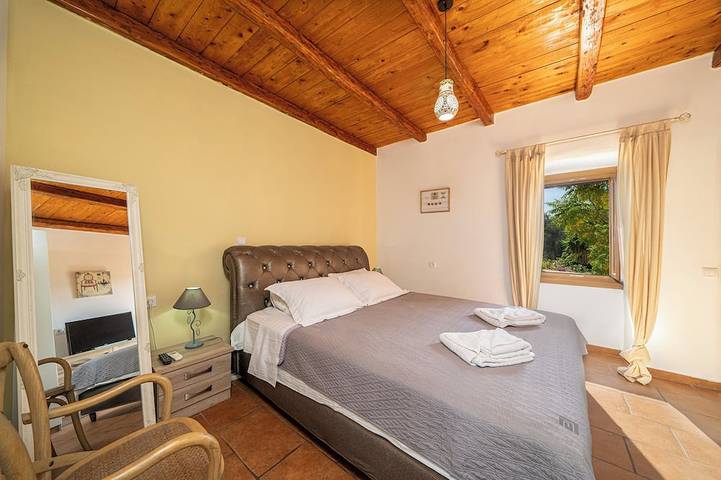 Villa veneciana única con increíble área de piscina privada y vistas al mar nr Fiskardo in Tselendata, Cefalonia