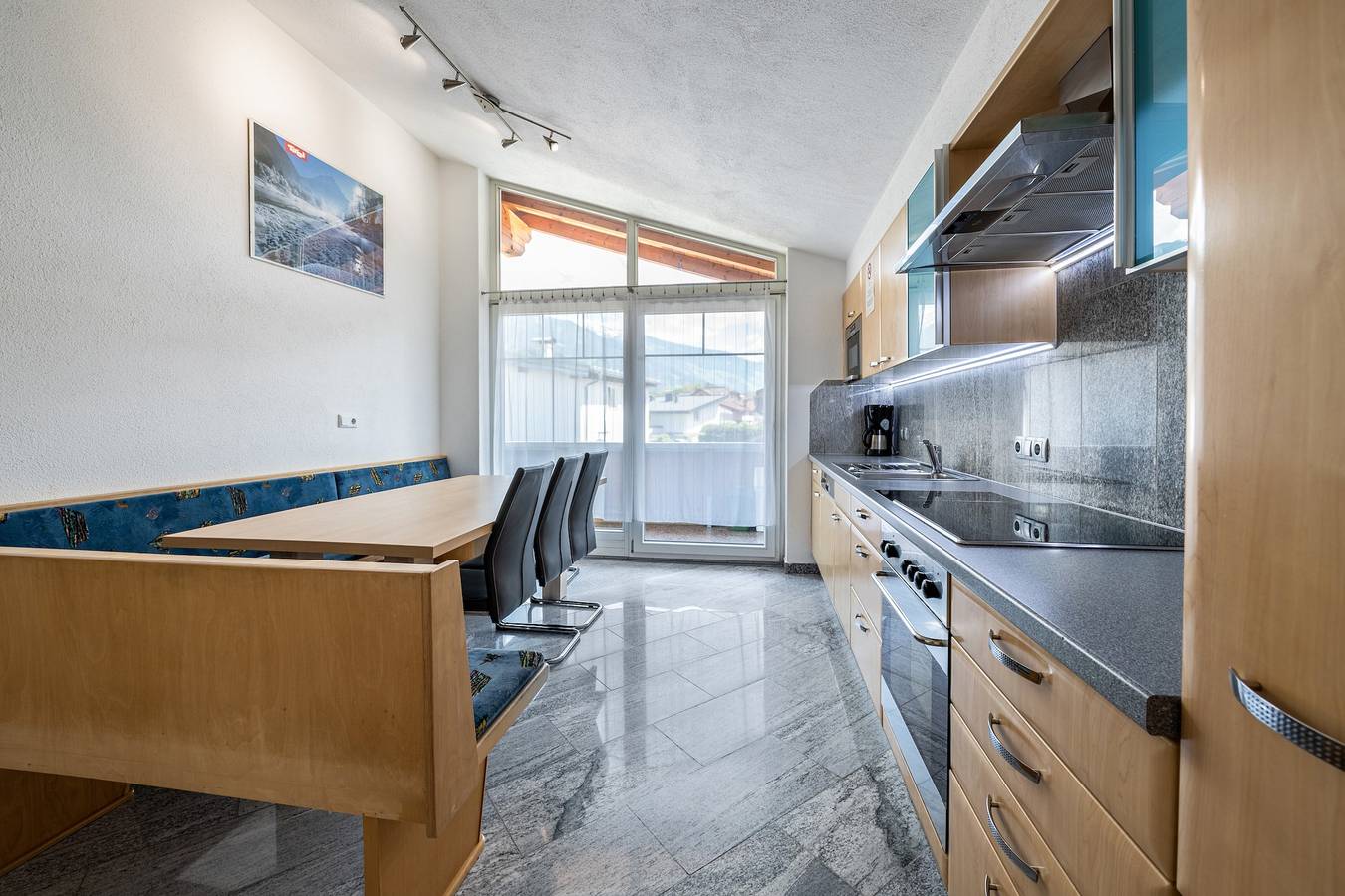 Ganze Wohnung, Ferienwohnung 'Haus Rudi' mit Bergblick, Balkon und Wlan in Tuxer Alpen, Ried im Zillertal