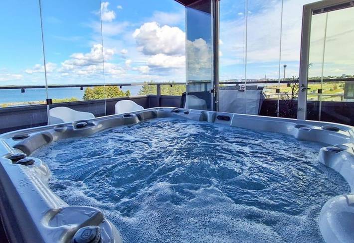Ferienwohnung für 8 Personen, mit Balkon und Whirlpool sowie Terrasse und Sauna