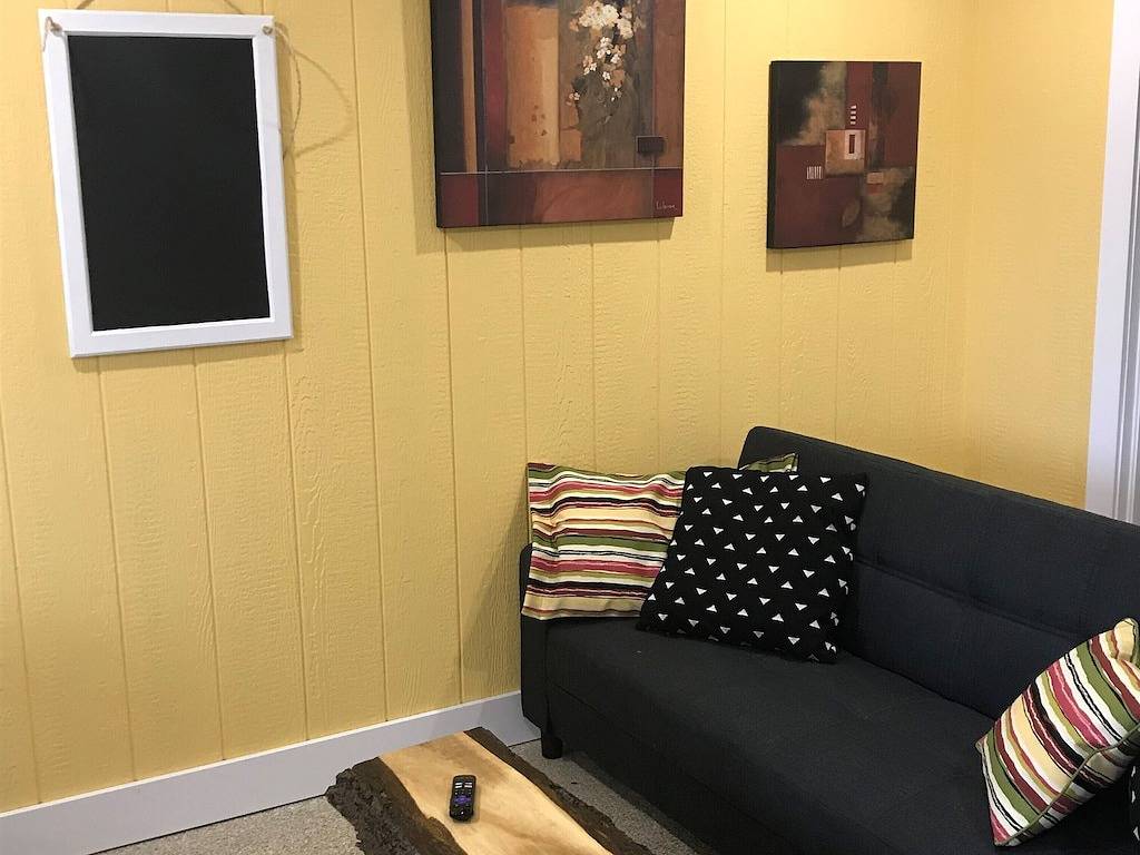 Lake House for 6 Guests in Essex Ontario