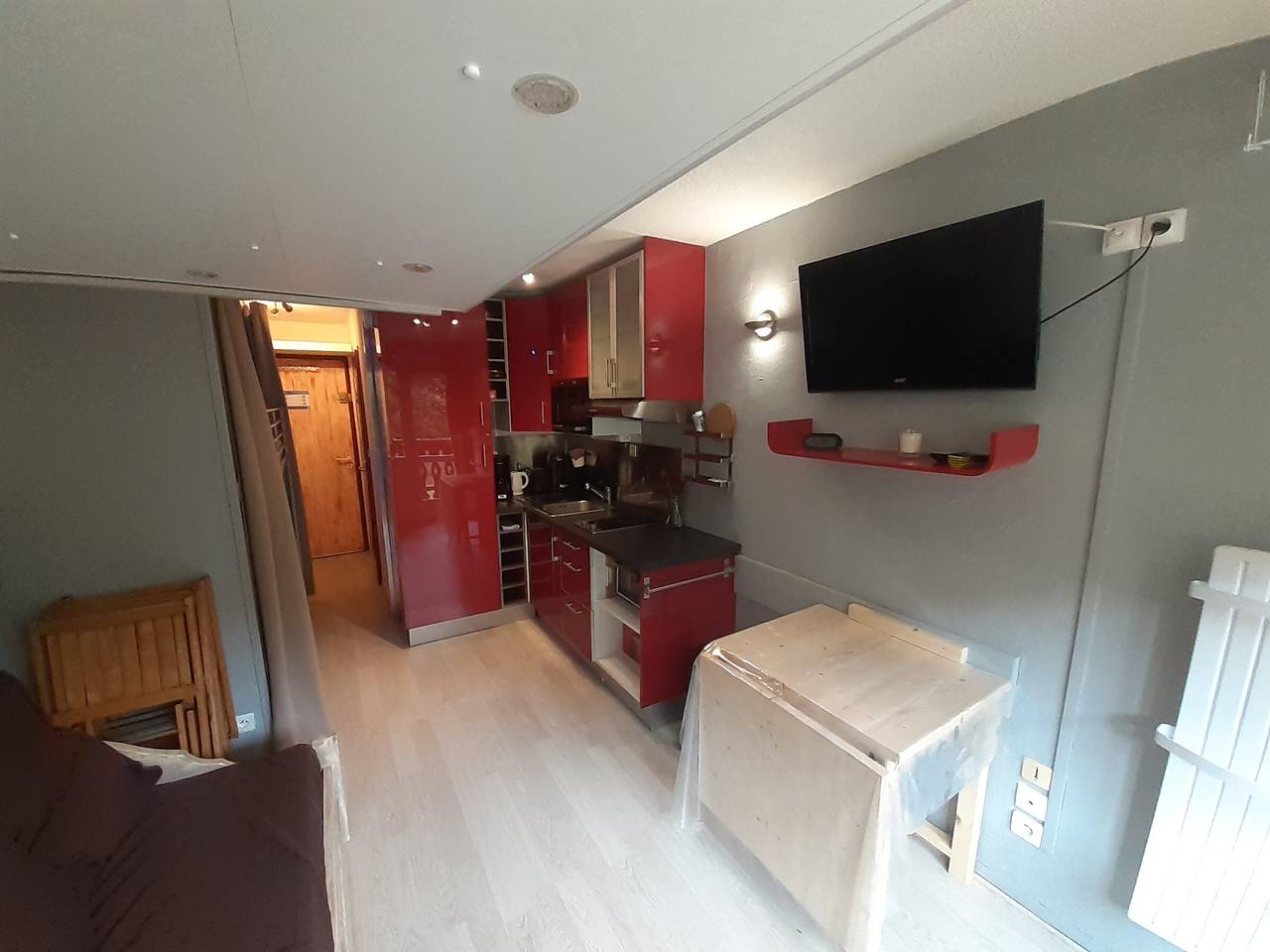 Estudio entero, Estudio acogedor para 4 pers. a 20m del telecabina, cocina equipada, balcón, 3er piso ascensor in Valfréjus, Modane