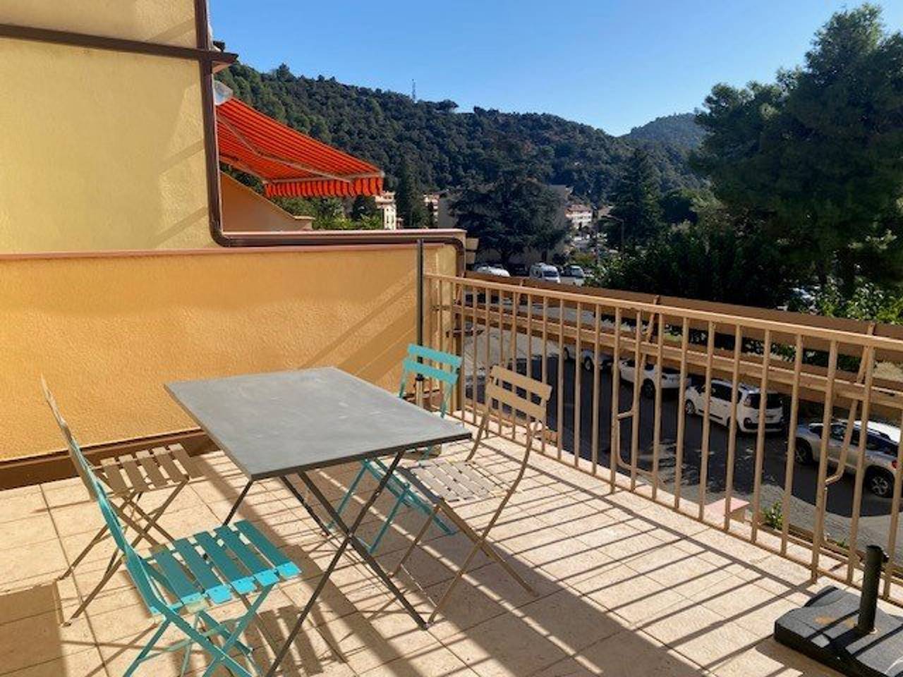 Apartamento entero, Apartamento F2 con terraza, aparcamiento y ascensor en Amélie-les-Bains in Montbolo, Región Céret