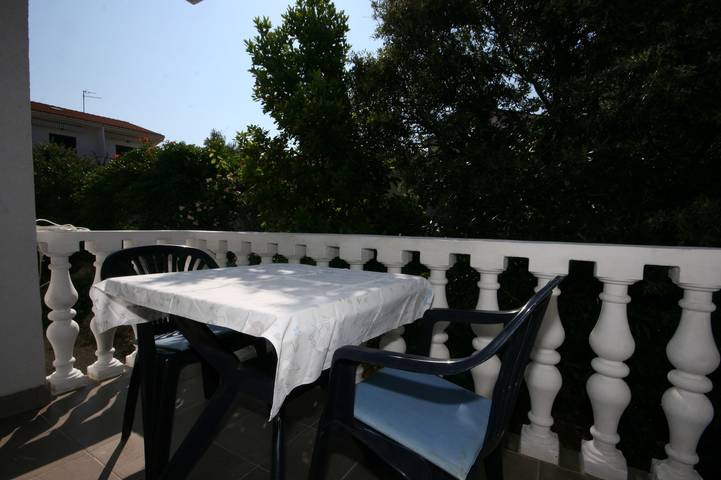 Apartament wakacyjny dla 3 osób, z balkon/ taras, zwierzęta dozwolone w Mandre