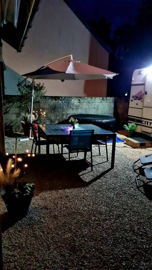 Camping pour 2 personnes, avec jacuzzi et jardin