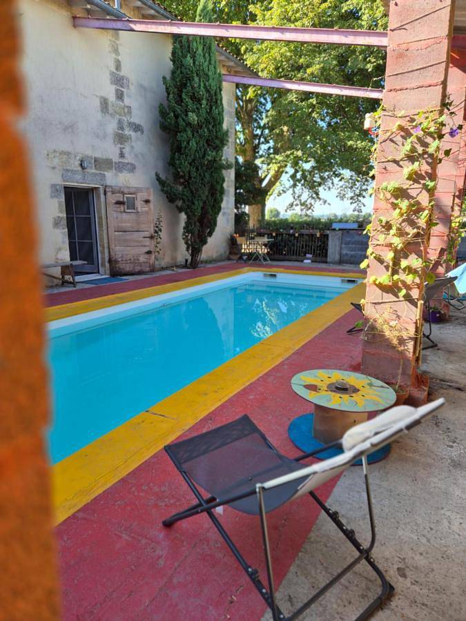 Location de vacances pour 8 personnes, avec Terrasse et Jardin ainsi que Piscine et Vue à Saint-Émilion - 2