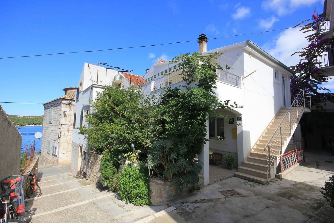 Hel lägenhet, Ettrumslägenhet vid stranden Vis A-2459-a in Vis Town, Split-Dalmatia guovlu