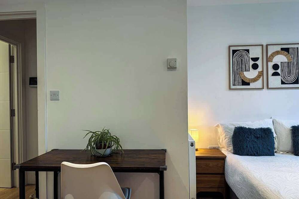 Entire apartment, Lovely 1-Bed Home | Near Maidstone High Street in Kent