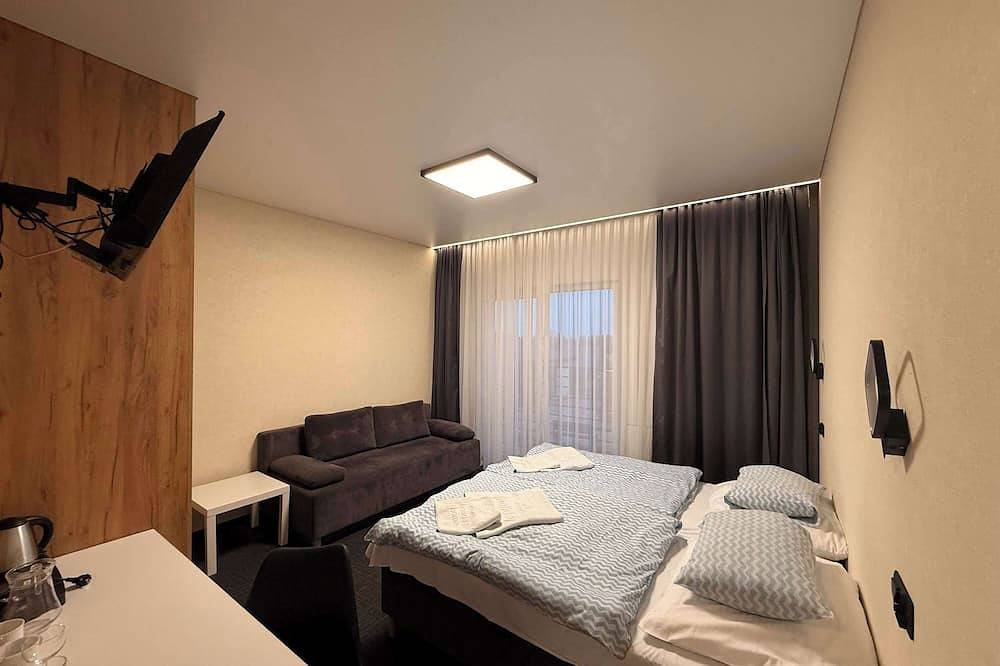 Ganze Wohnung, Morska 4 | Jarosławiec | Helles Studio | Balkon | Swimmingpool | 12 Minuten zum Strand in Jarosławiec, Powiat Sławieński