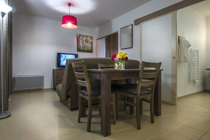 Gîte pour 4 personnes, avec jardin ainsi que piscine et terrasse, animaux acceptés à Les Eyzies-de-Tayac-Sireuil - 4