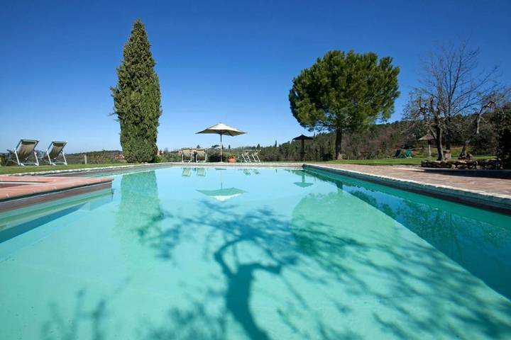 Agriturismo per 5 persone, con giardino e piscina in San Casciano in Val di Pesa