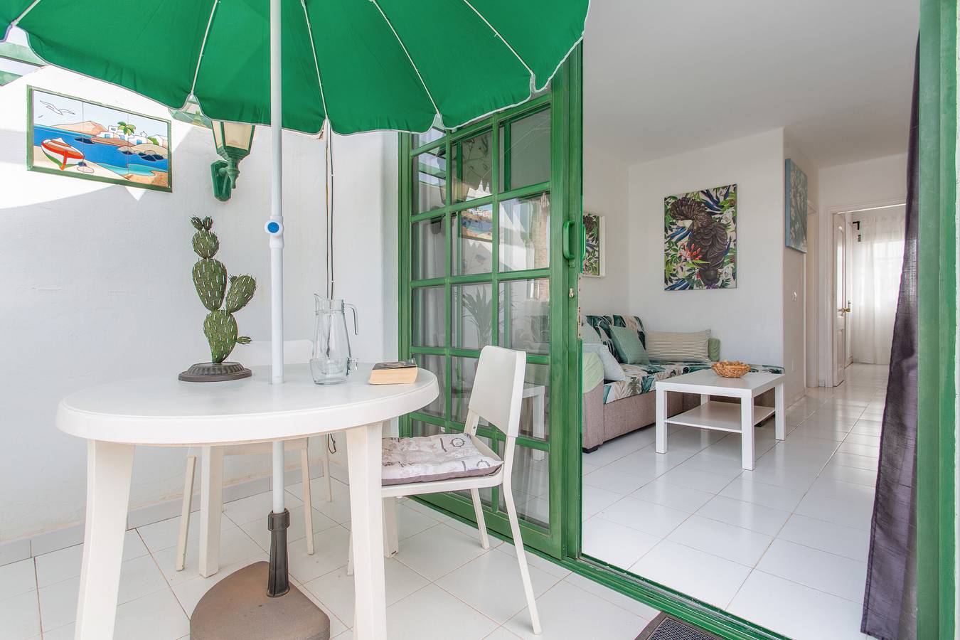 Apartamento entero, Vacaciones 'Clara' con piscina compartida, terraza privada y Wi-Fi in Los Pocillos, Tías