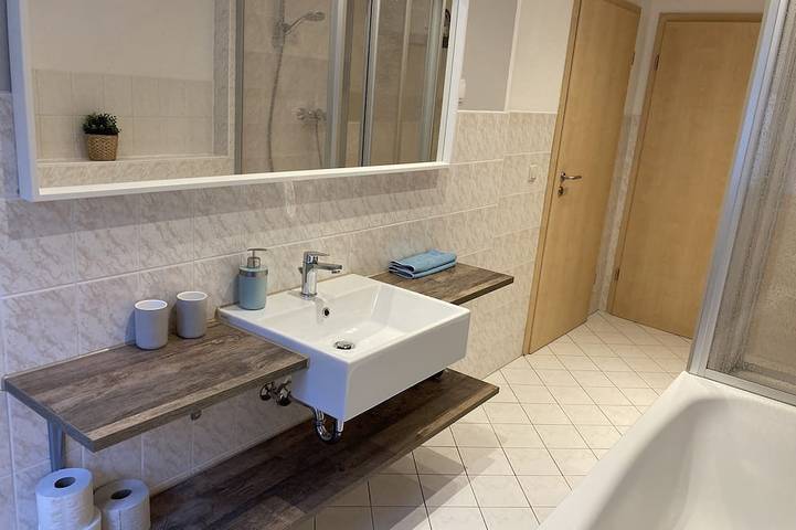 Ganze Wohnung, Modern möbl.  Fewo "Wanderfalke", zentral & ruhig55qm, Gem. Terrasse in Königstein, Elbsandsteingebirge