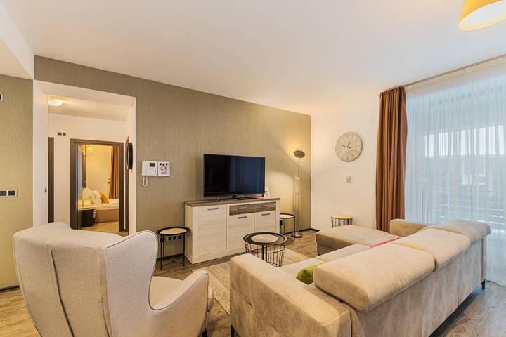 Gîte pour 6 personnes, avec balcon ainsi que piscine et vue dans Poiana Brasov - Brasov - 4