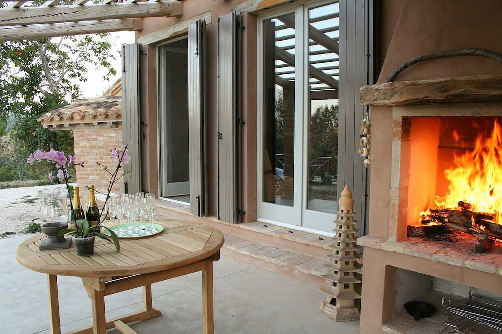 Exclusive Use Private 2 Br Villa - Swimming Pool, Large Garden & Great Views in San Ginesio, Macerata Province