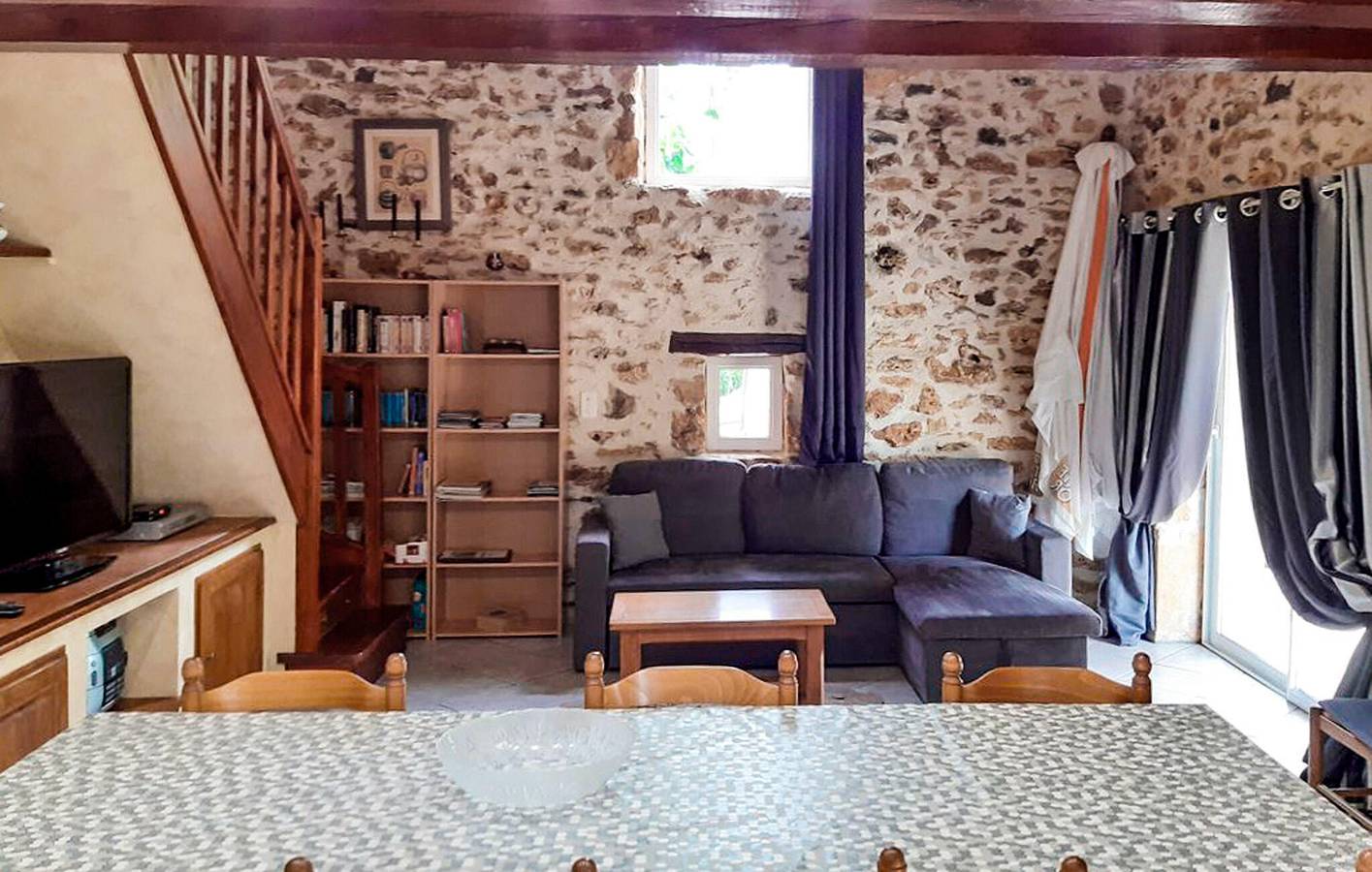 Appartement de charme avec piscine, jardin et parking in Montcabrier, Lot