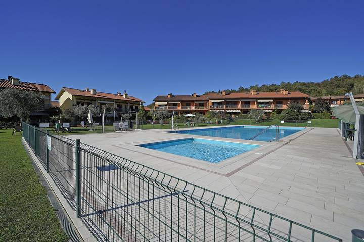 Appartamento per 3 persone, con giardino e vista lago a Puegnago del Garda