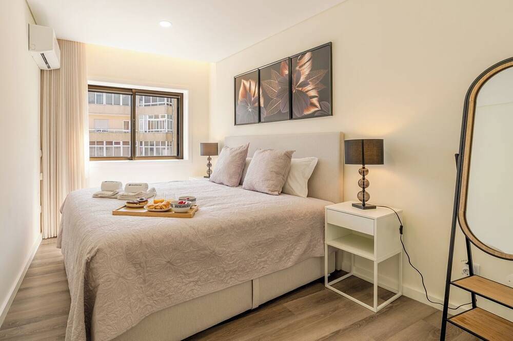 Apartamento entero, Spacious and Stylish Flat with Garage by Hostwise in Ermesinde, Distrito de Porto