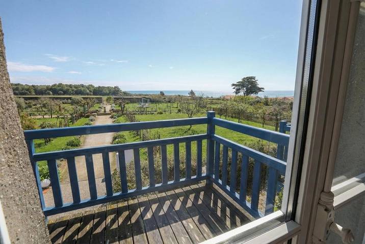 Location de vacances pour 3 personnes, avec Balcon et Jacuzzi ainsi que Terrasse et Jardin dans Plage de La Fontaine aux Bretons