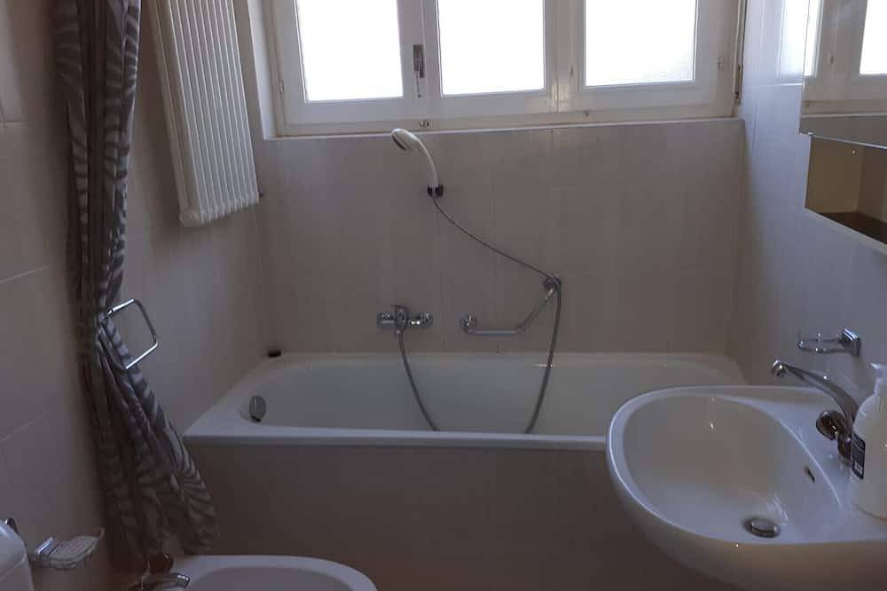 Apartamento entero, Apartamento de 5 habitaciones Mendrisio in Mendrisio, Cantón del Tesino