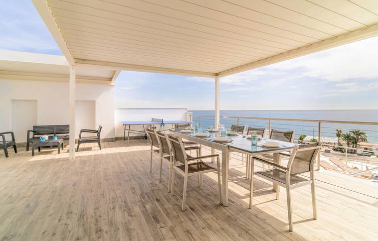 Beachside Paradise with Pool, Terrace, and Wifi in Torrox Costa, Torrox